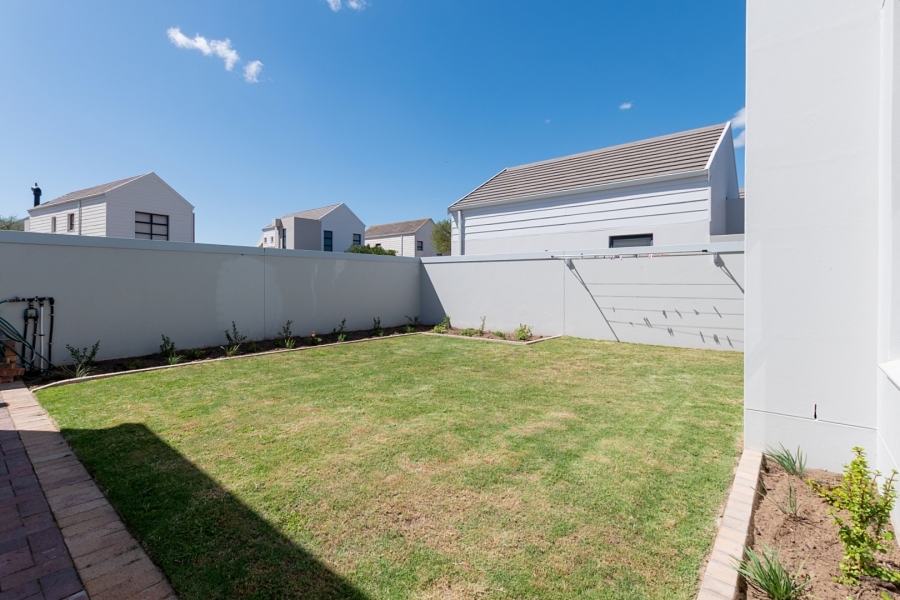 To Let 4 Bedroom Property for Rent in Langebaan Country Estate Western Cape